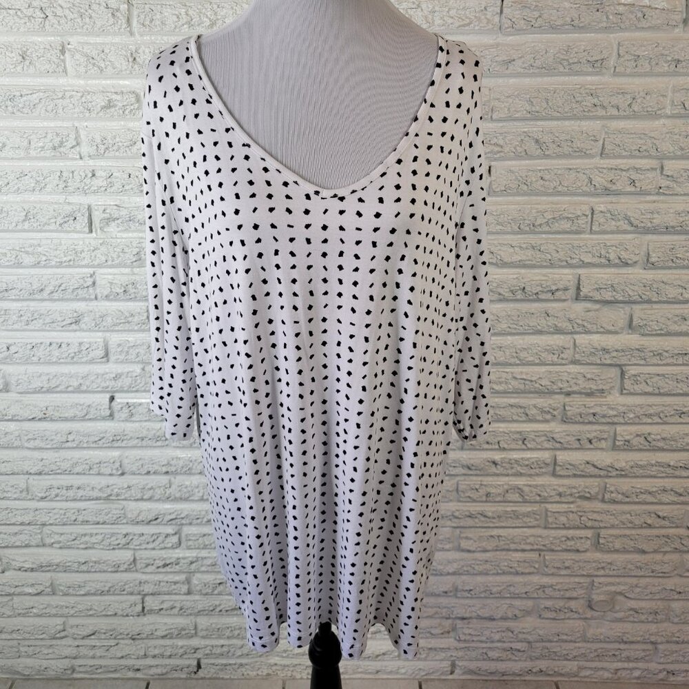 Attention Women 1X Plus Blouse Tunic Black White Geometric V-Neck GEO7E